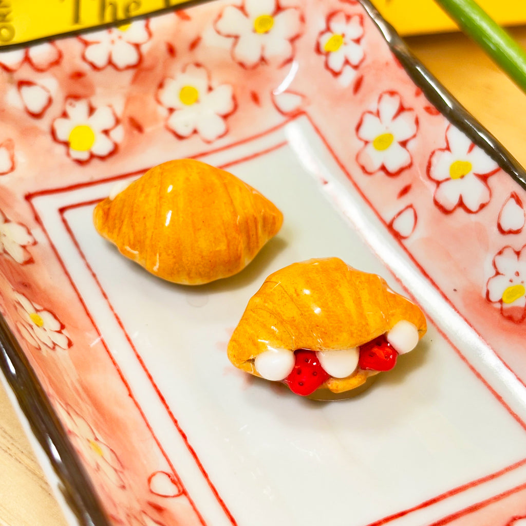 Croissant Phone Charm Hipper