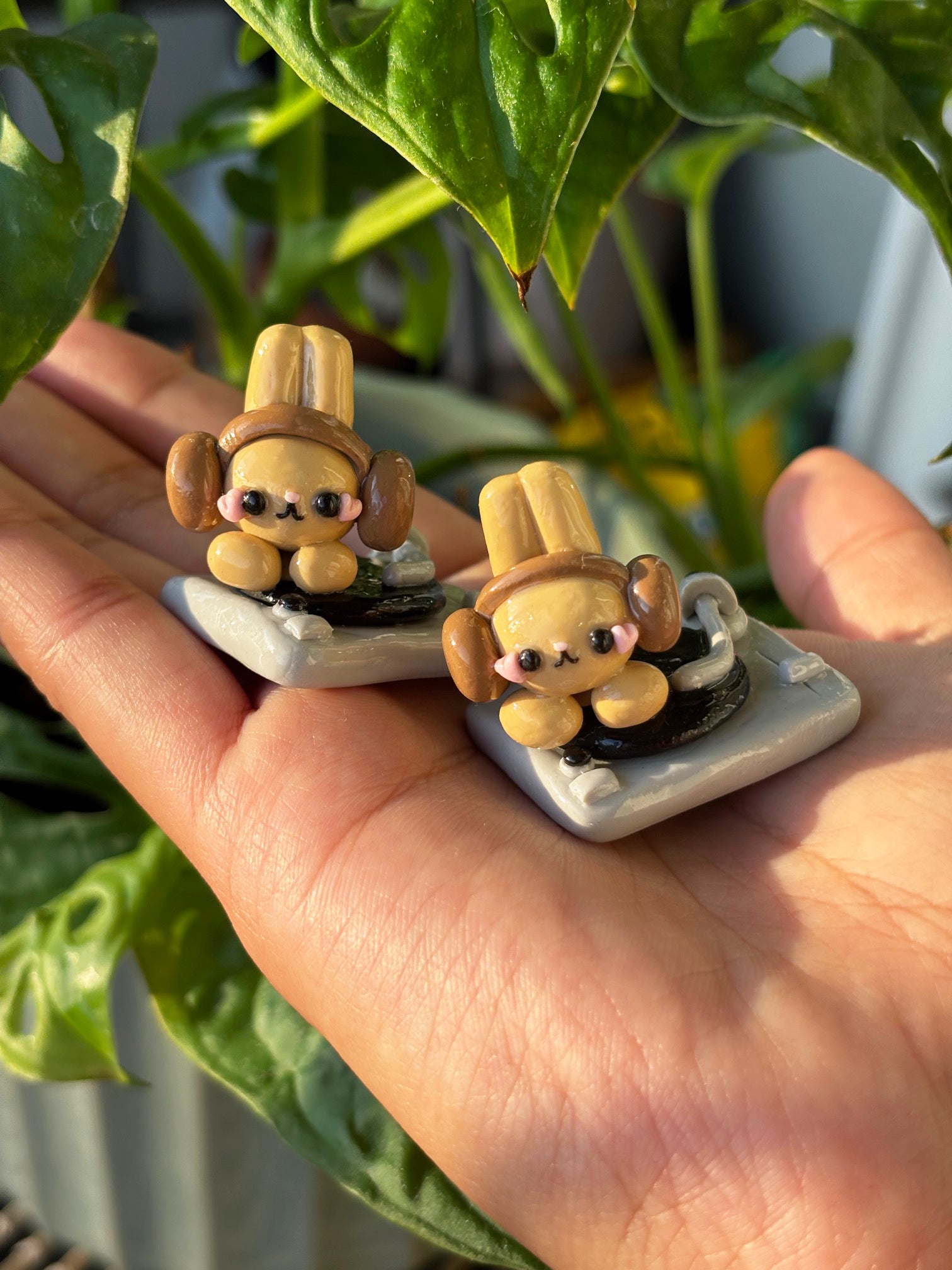 "Record Repeater" Turntable Bunny Desk Buddy